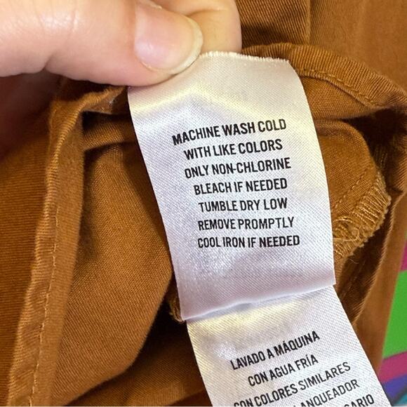 Shyanne, Brown Pearl Snap Top. Size XS. Minor staining on the front as shown. - Picture 6 of 7